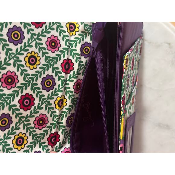 Vera Bradley | Viva Le Vera Pattern Quilted Accordion Wallet - Picture 9 of 12